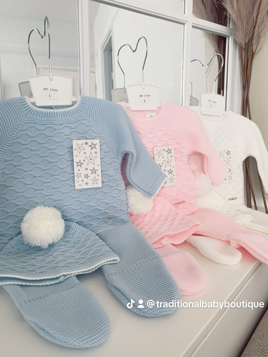 Unisex knitted honeycomb set with hat