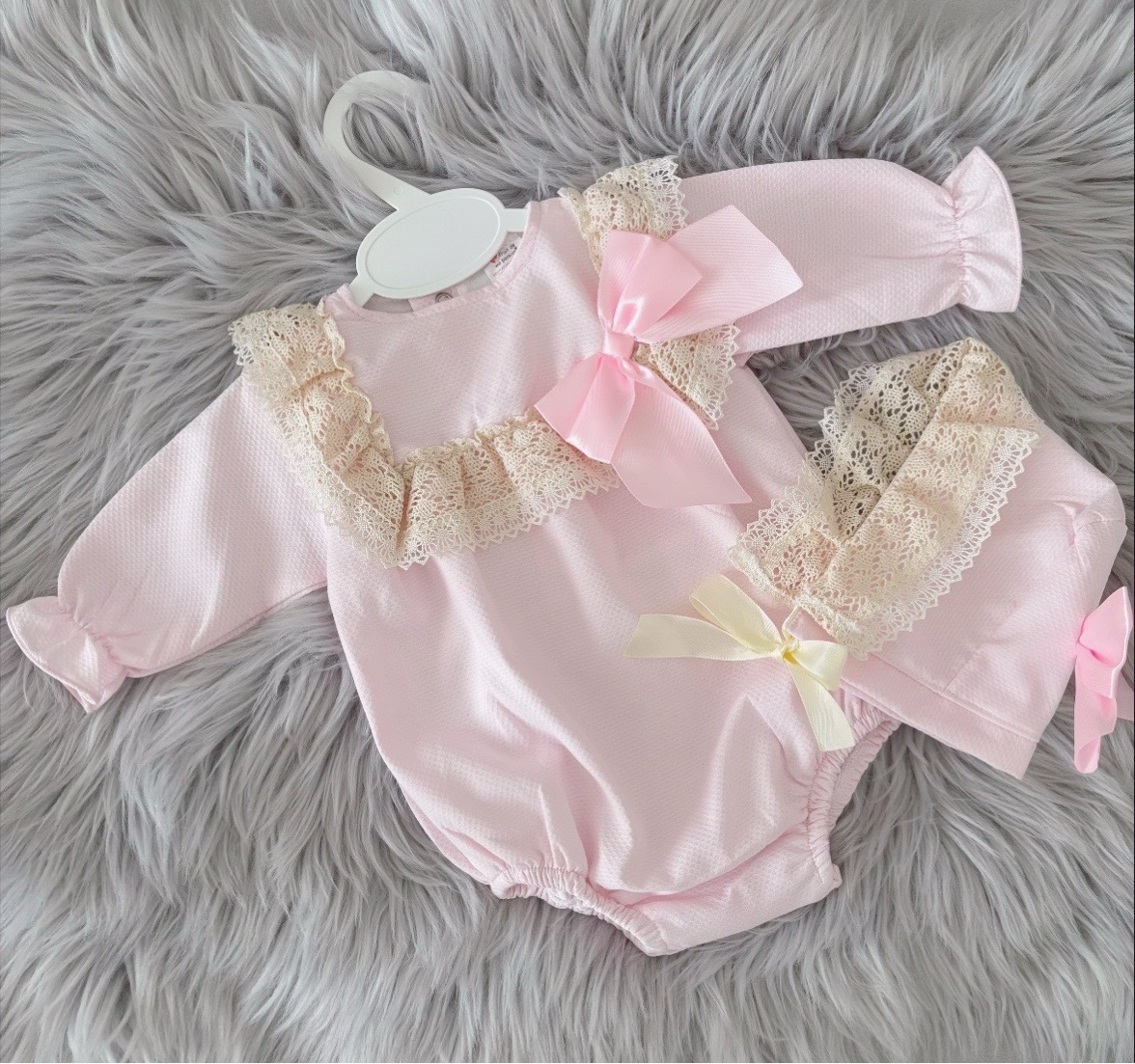 Baby girls romper & bonnet set