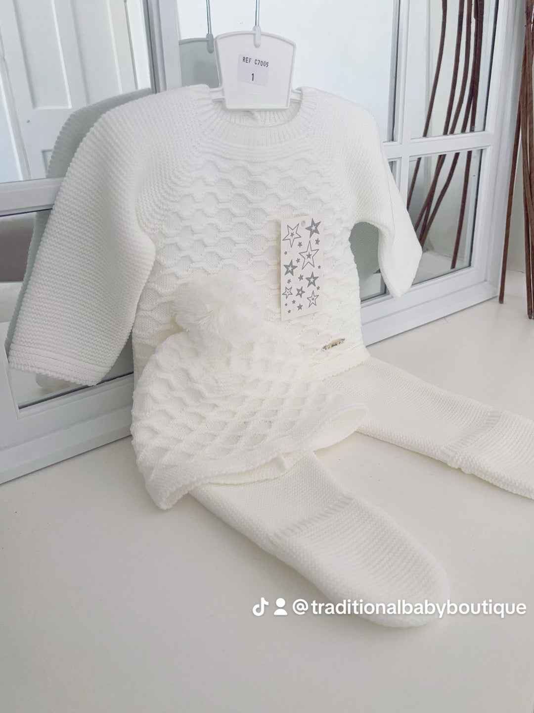 Unisex knitted honeycomb set with hat