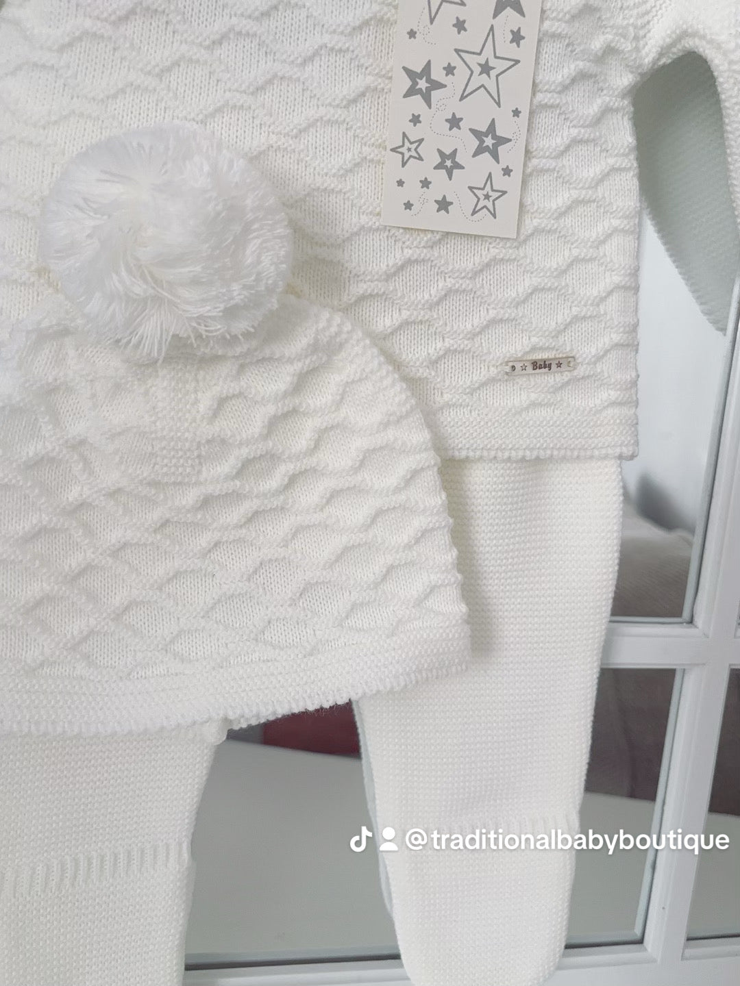 Unisex knitted honeycomb set with hat