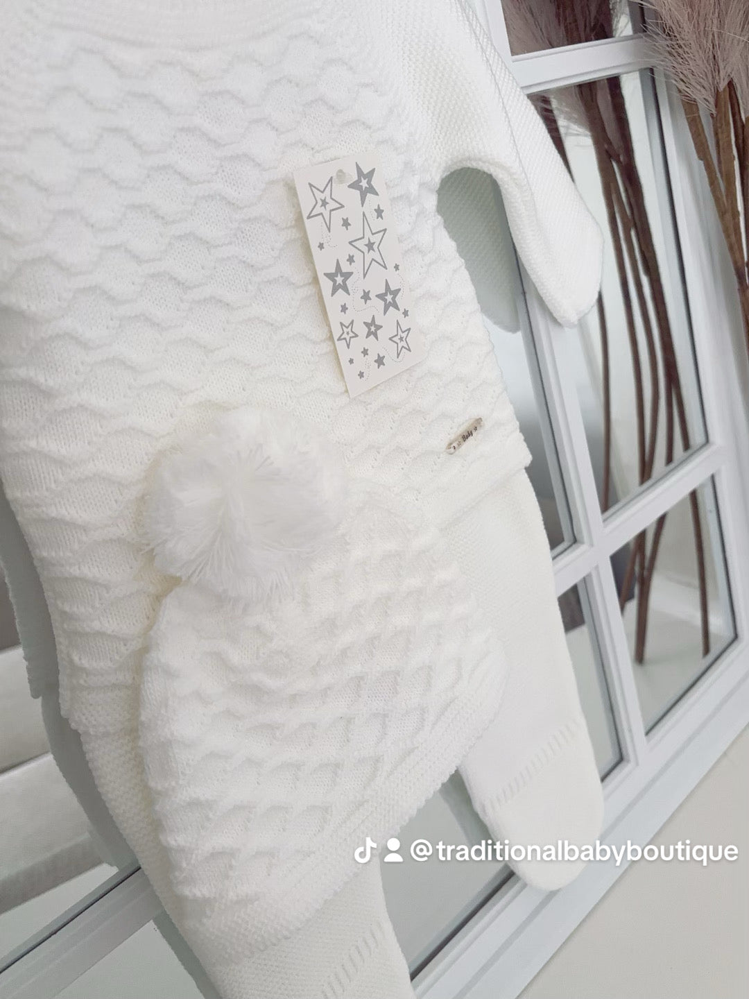 Unisex knitted honeycomb set with hat