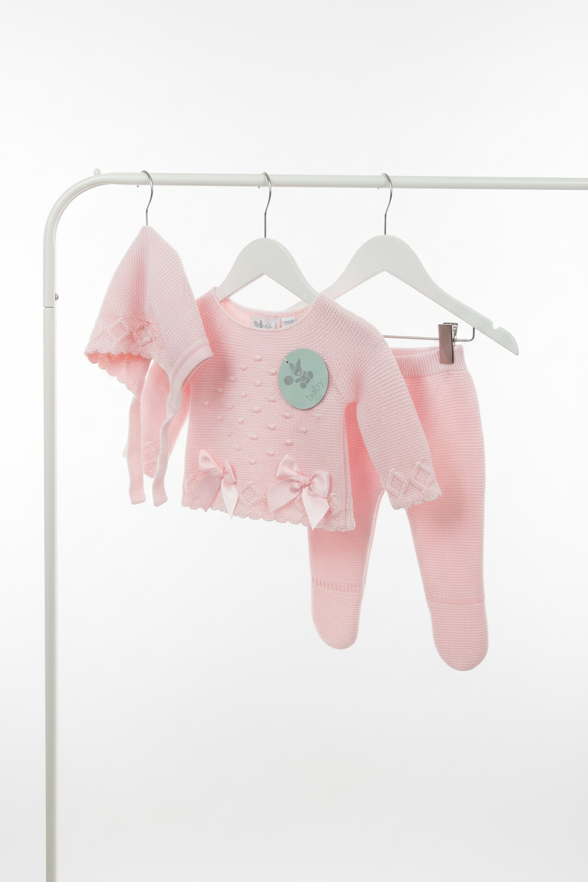 Baby girl’s luxurious knitted set with matching bonnet