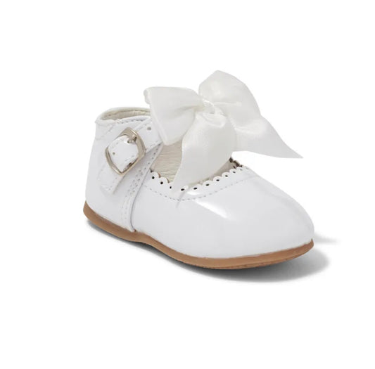 Baby girls White Patent shoes with bow