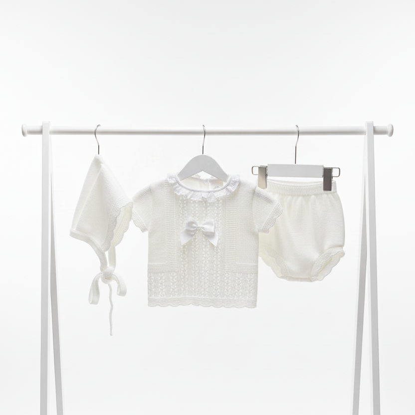 Baby girls white knitted set with bonnet