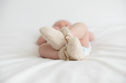 Biscuit Knitted booties with bow